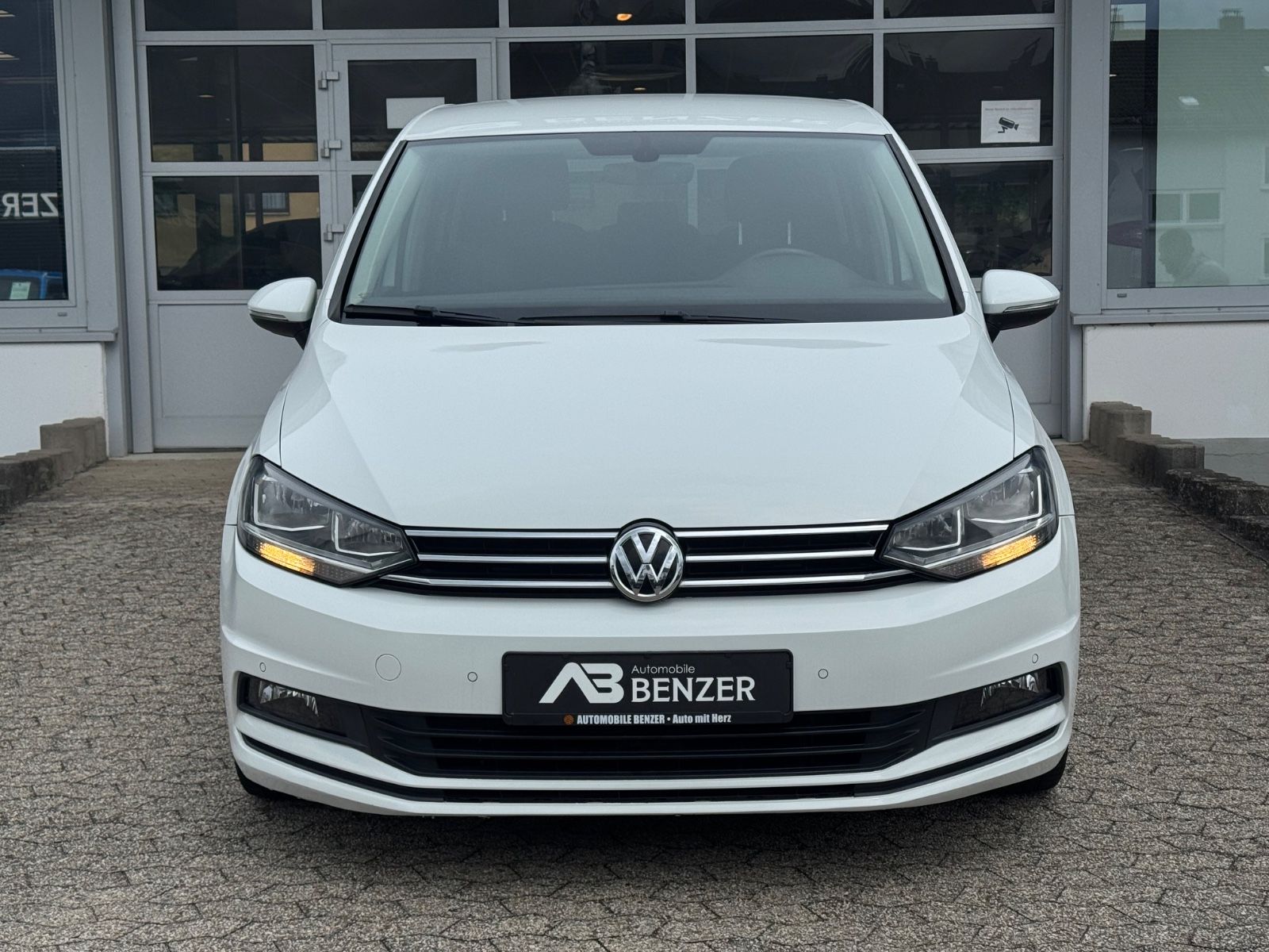 Fahrzeugabbildung Volkswagen Touran Comfortline/DSG/5-Sitzer/PDC