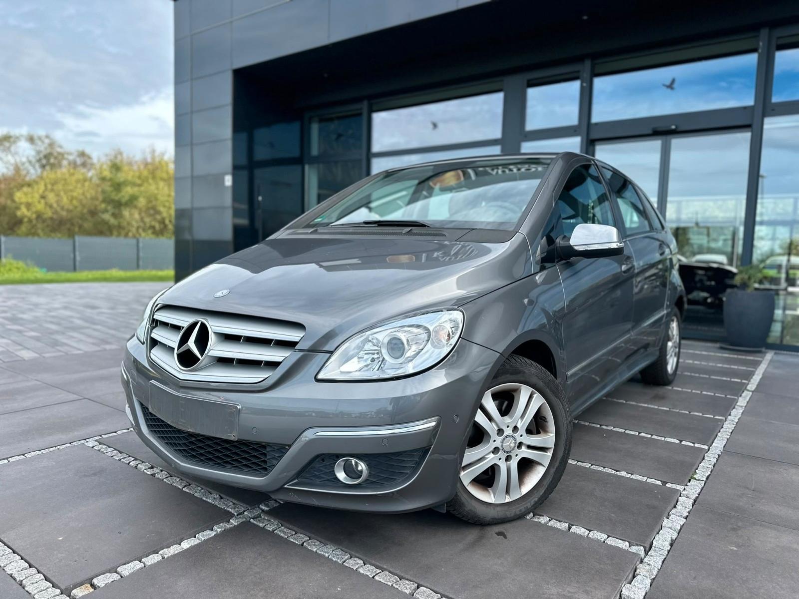 Mercedes-Benz B 200 *PDC* *SCHECKHEFTGEPFLEGT* 1.HAND*