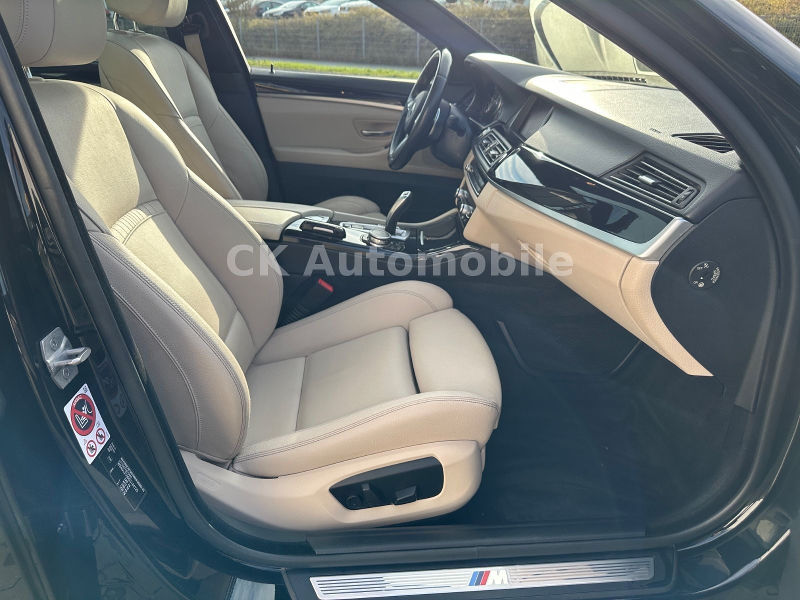 Fahrzeugabbildung BMW 520d Touring M-Sport/Shadow-Line/Navi/Pano/Kam.