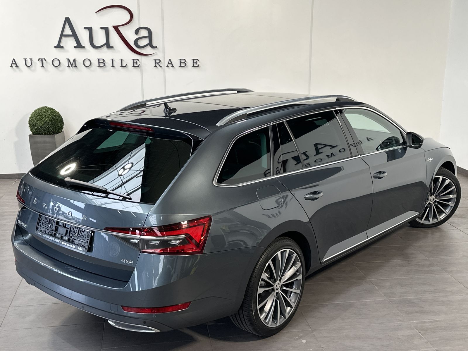 Fahrzeugabbildung SKODA Superb Combi 2.0 TDI 4x4 DSG L&K NAV+LED+PANO+VC