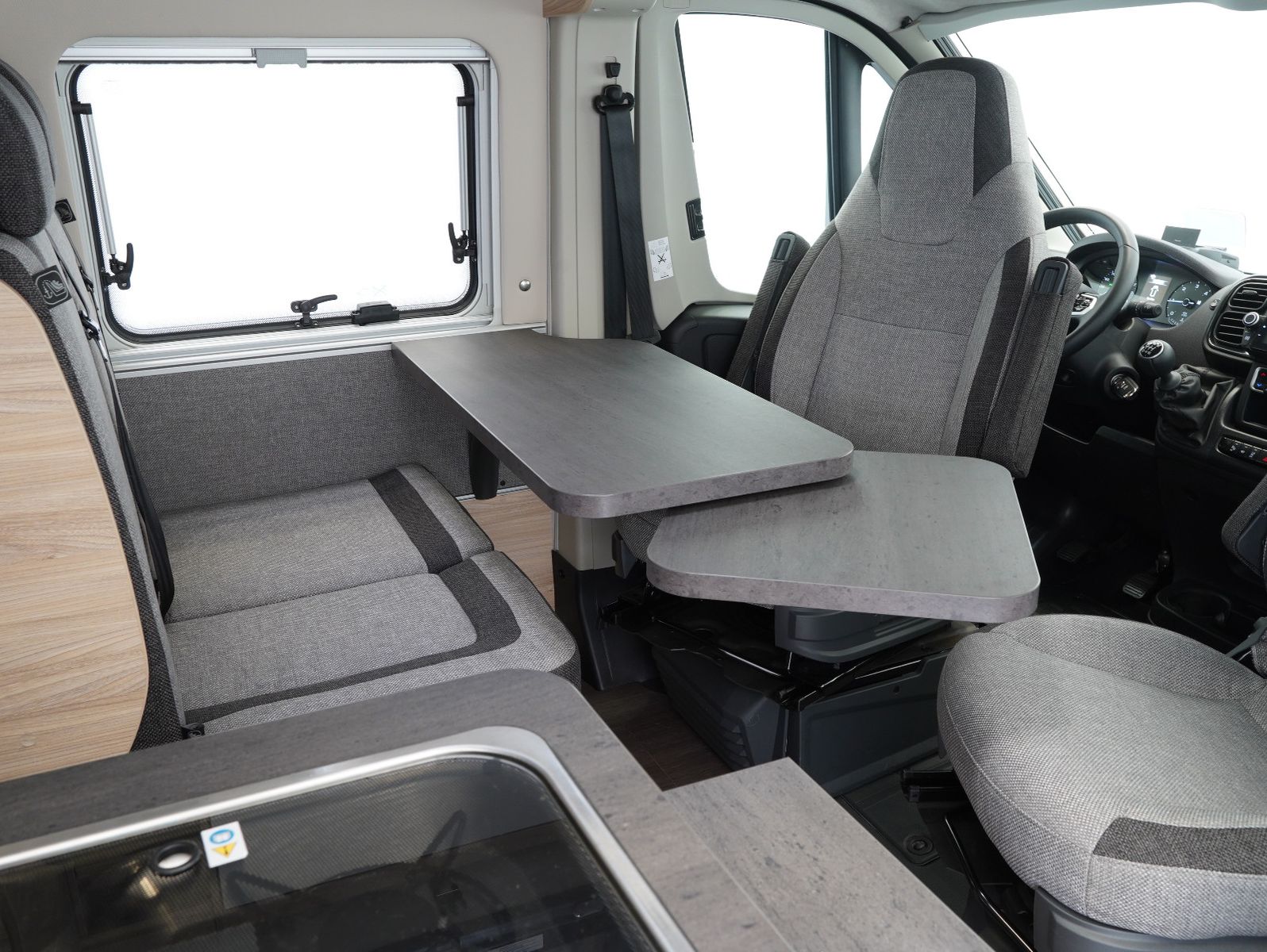 Fahrzeugabbildung Knaus BOXLIFE PRO / 540 ROAD Aufstelldach/Markise