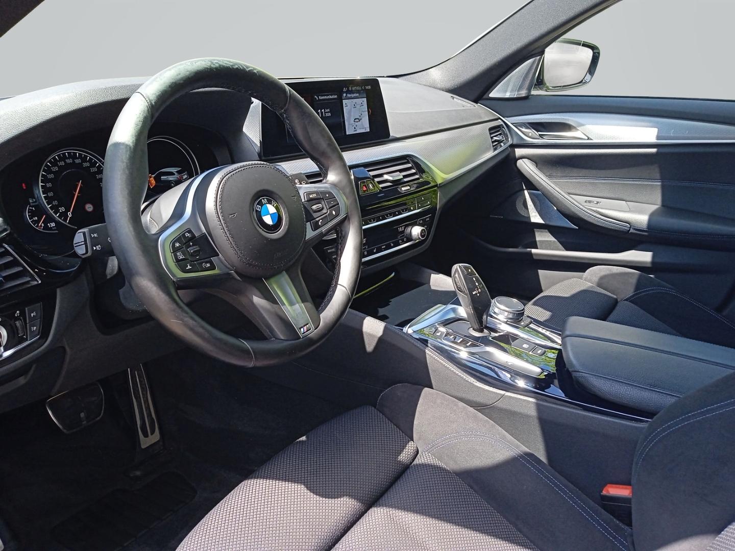 BMW 520 d Tour. MSport+HUD+AHK+ACC+ADPT. LED+KAMERA+