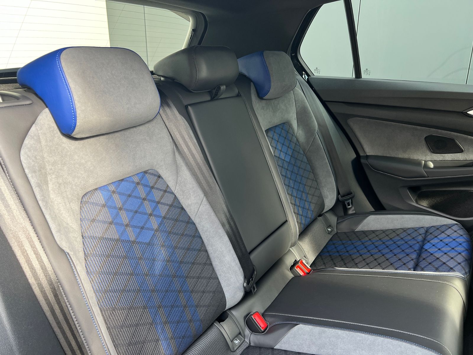 Fahrzeugabbildung Volkswagen Golf R 2.0 TSI DSG 4MOTION *Black-Style, Harman*