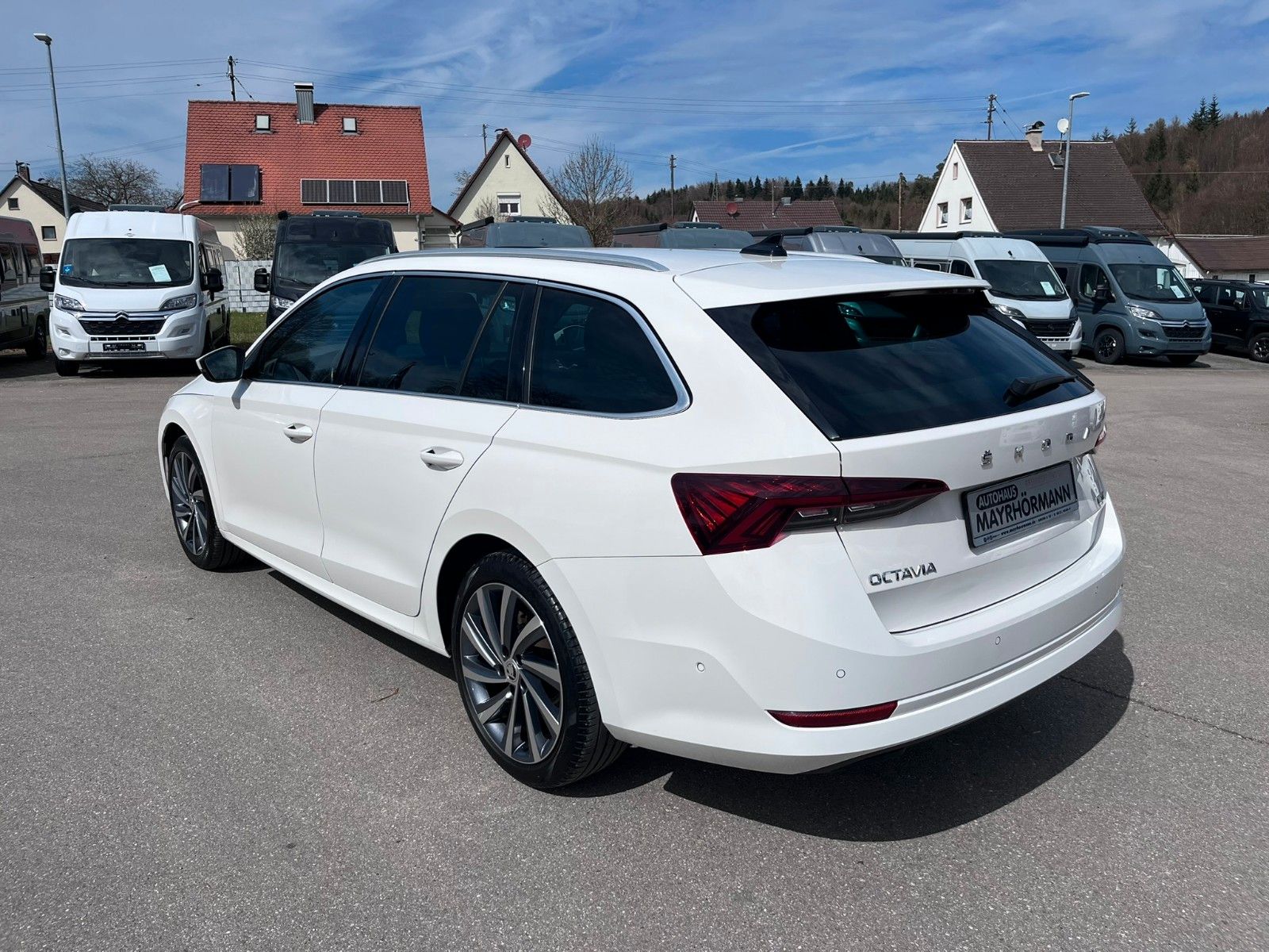 Fahrzeugabbildung SKODA Octavia Combi Style elekt. Sitze virtual  uvm.