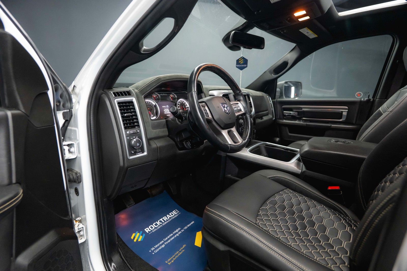 Fahrzeugabbildung Dodge RAM 5.7 V8 HEMI 4x4 OFFROAD Night-Paket *LED*AHK