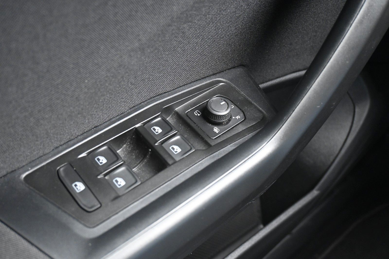 Fahrzeugabbildung Volkswagen T-Roc 1.5 TSI DSG Life*DAB*PDC*AppleCarPlay*SHZG