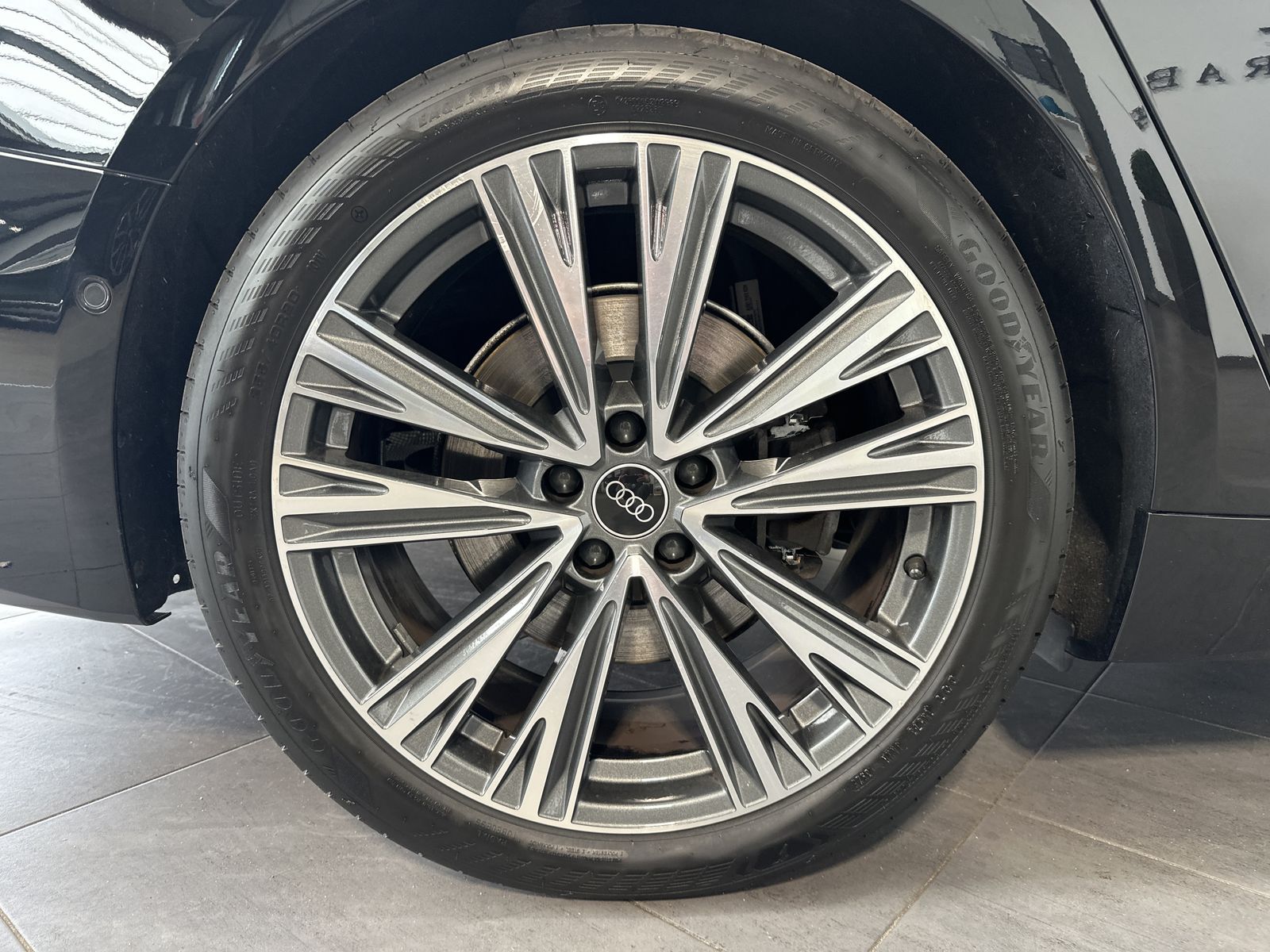 Fahrzeugabbildung Audi A6 Avant 50 TFSI e Qu S-Line+NAV+LED+AHK+PANO+VC