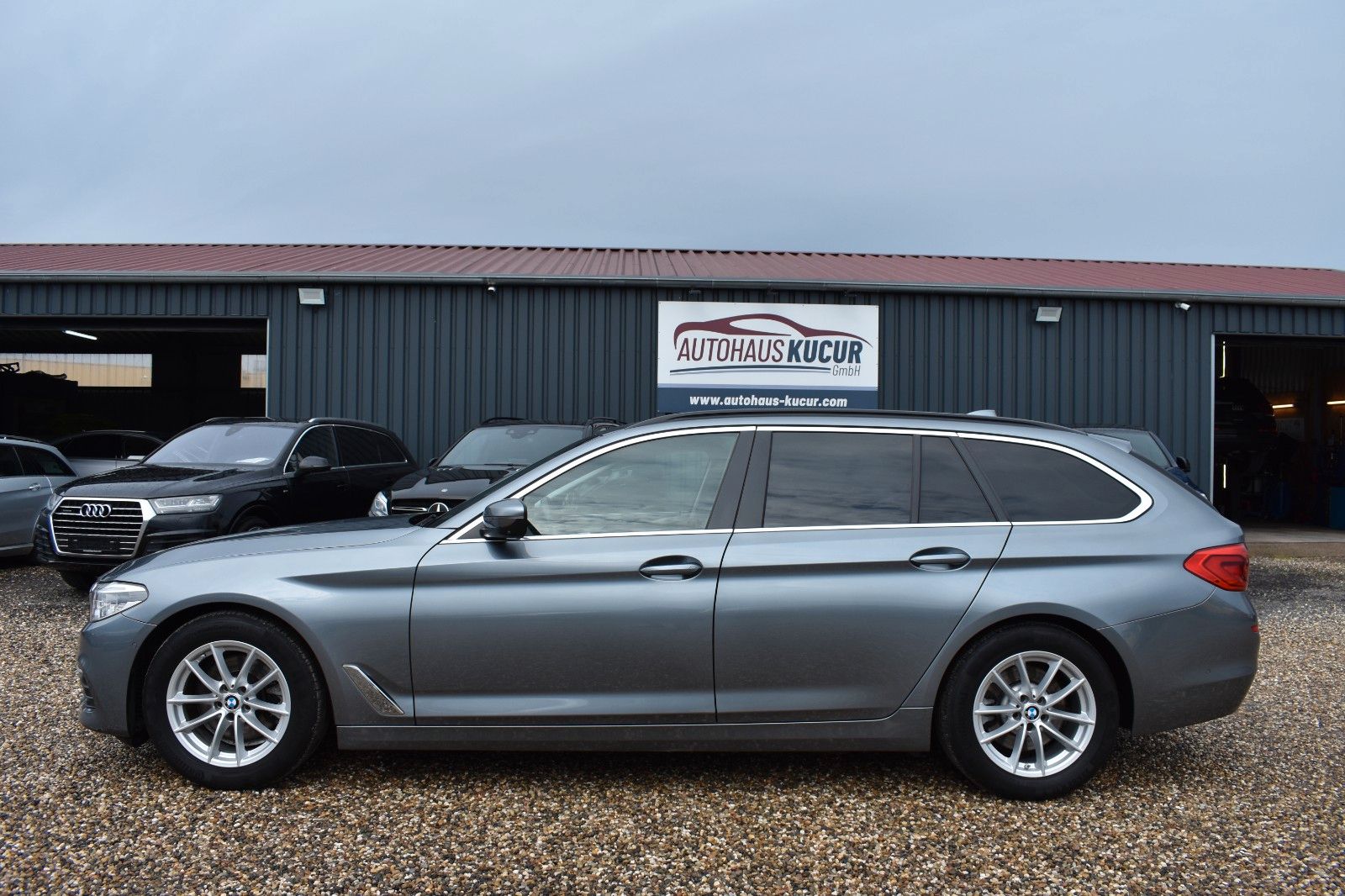 Fahrzeugabbildung BMW 520d Touring M Sportfahrwerk HUD AHK Keyless ACC