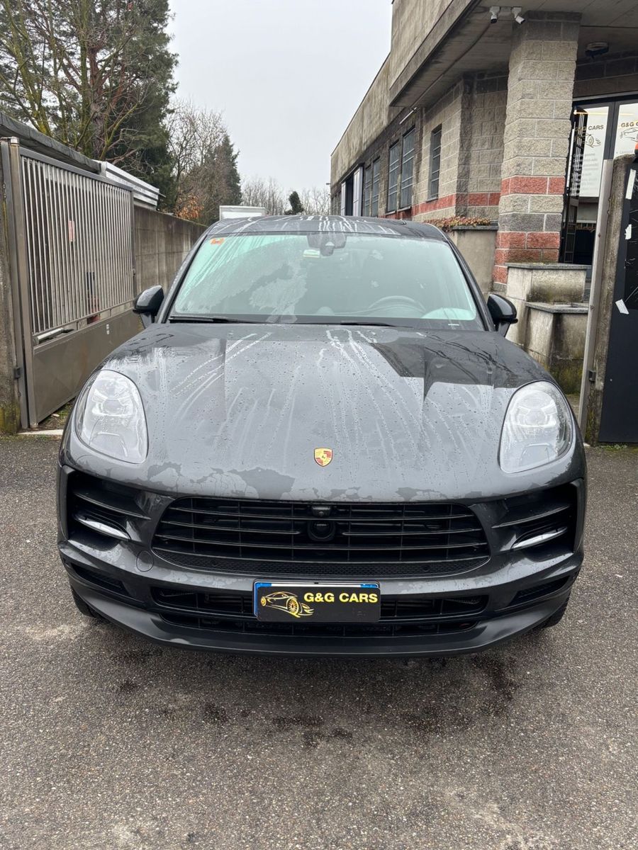 PORSCHE Macan
