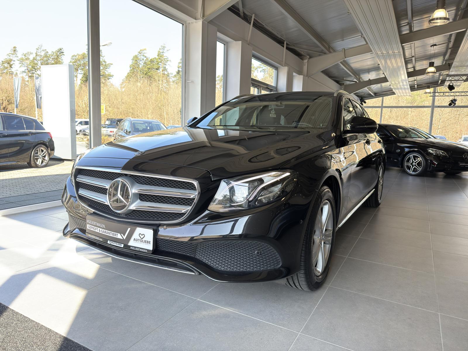 Mercedes-Benz E 220 d Avantgarde AHK*LED*RFK*ACC*AMBIENTE