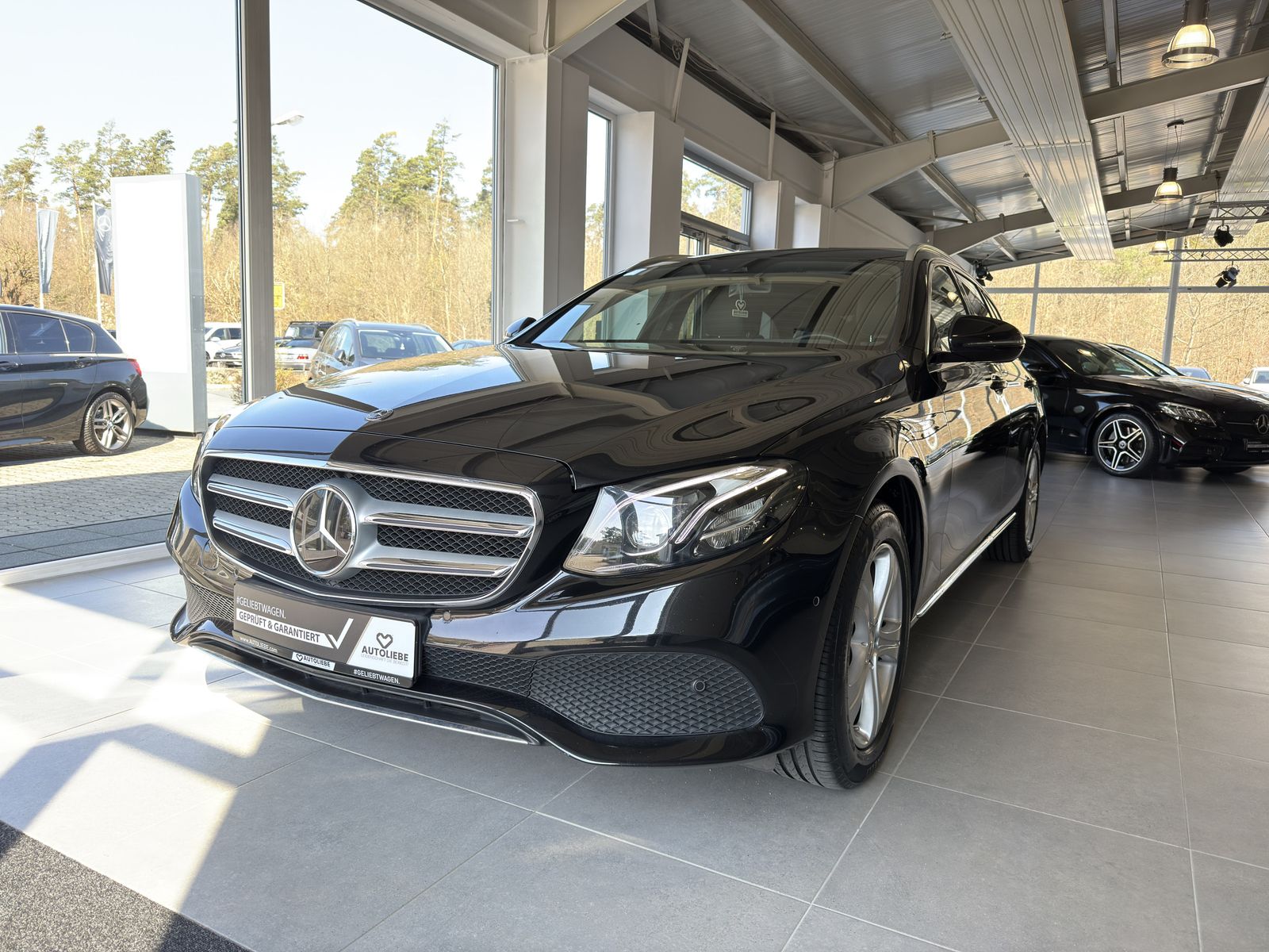 MERCEDES-BENZ E 220 d Avantgarde AHK*LED*RFK*ACC*AMBIENTE
