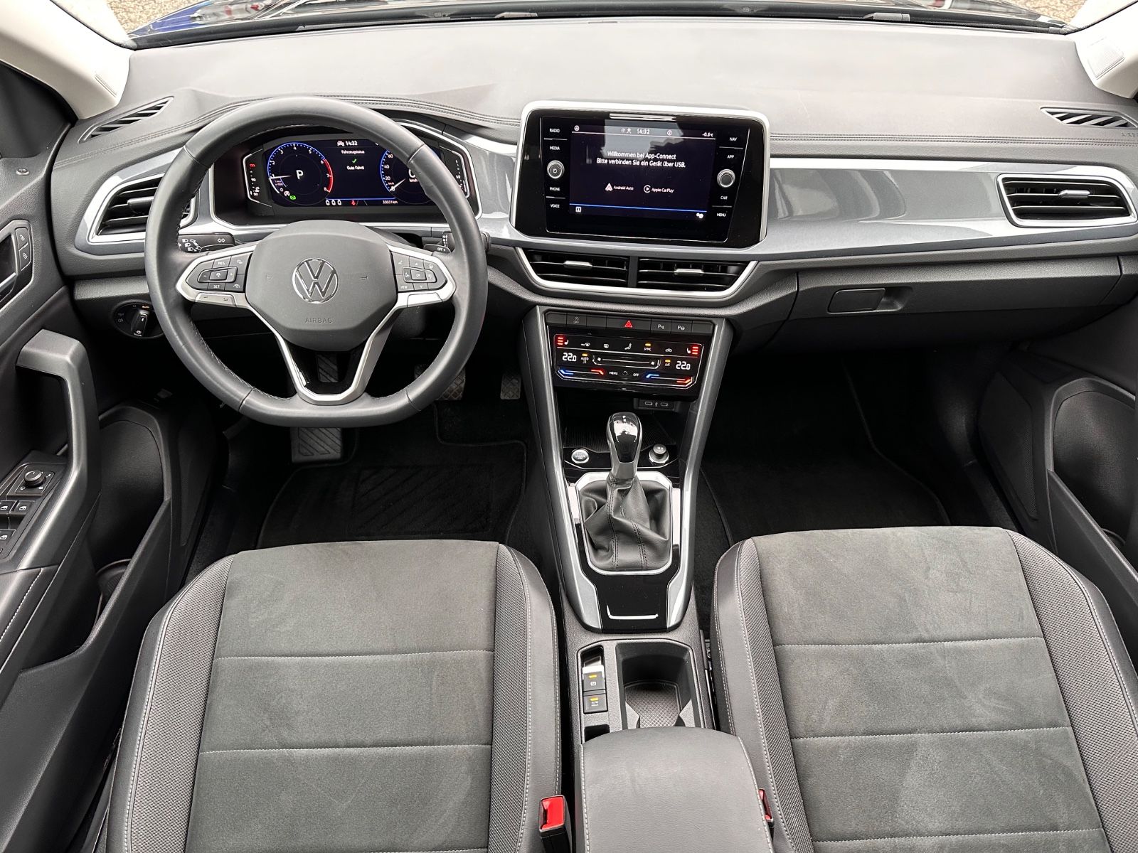 Fahrzeugabbildung Volkswagen T-Roc 1.5 TSI Style DSG AHK/ACC/LED/APP/SHZG/GJR