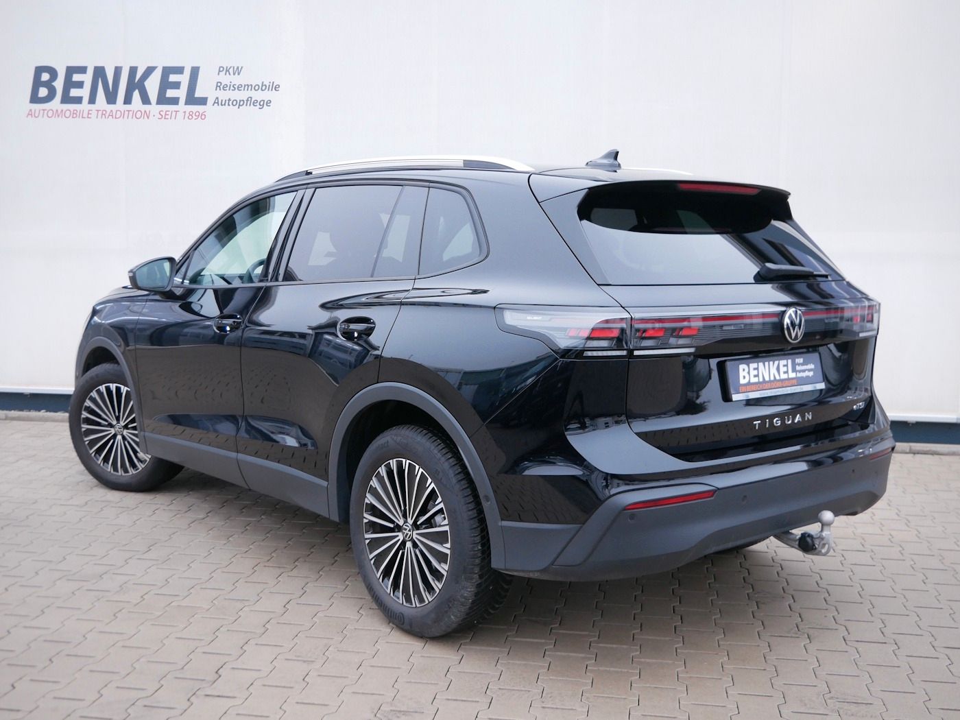 Fahrzeugabbildung Volkswagen Tiguan 1.5 eTSI Life NEU52T Matrix AHK Kamera AC