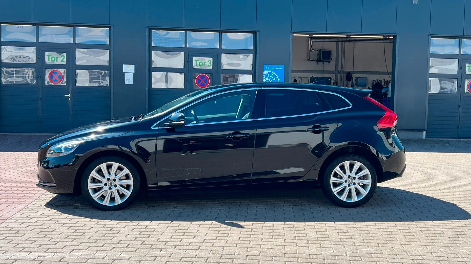 Fahrzeugabbildung Volvo V40 D4 Summum KAM*STZHZ*AUT*