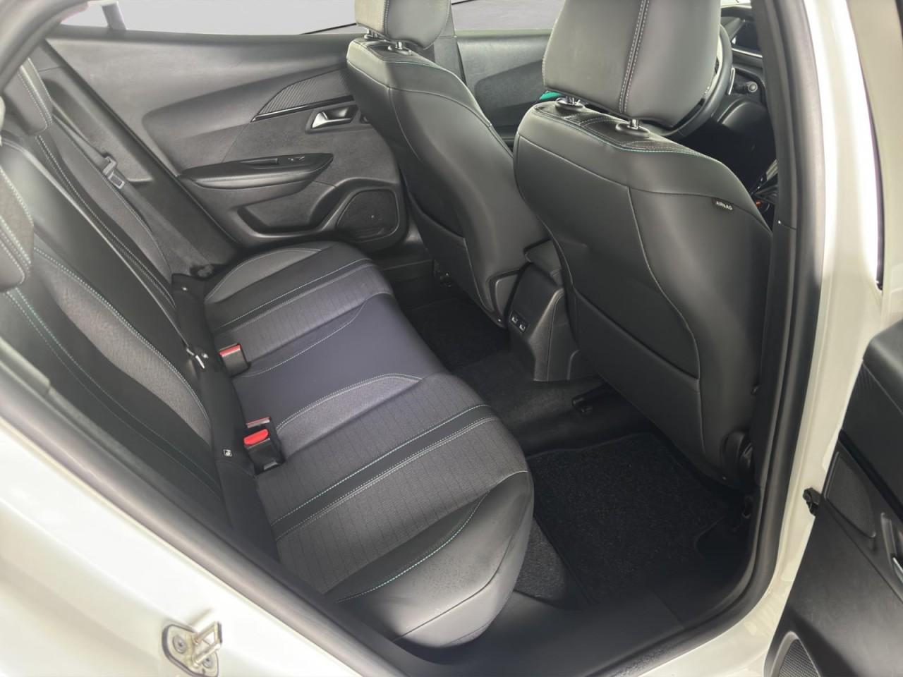 Peugeot 2008 Allure Ganzjahresreifen Sitzheizung Klima