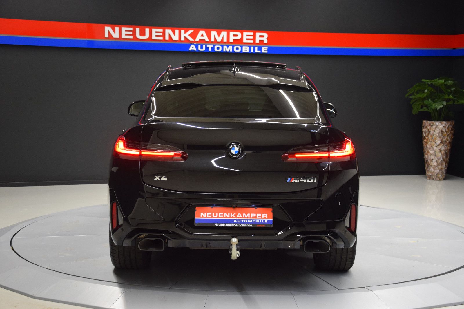 Fahrzeugabbildung BMW X4 M40i xD Laser Pano ACC h/k AHK 360° 21"Memory