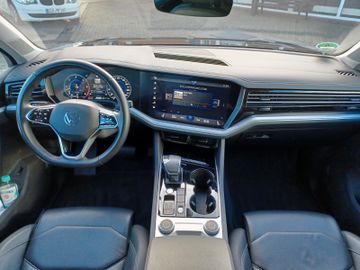 Fahrzeugabbildung Volkswagen Touareg 3.0 TDI Tiptr. Elegance R-Line/AHK/eHeck