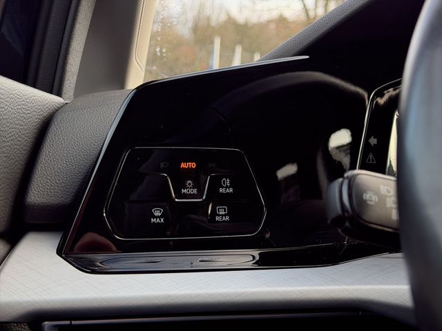 Golf VIII Variant 2.0 TDI Life DSG AHK ACC LED