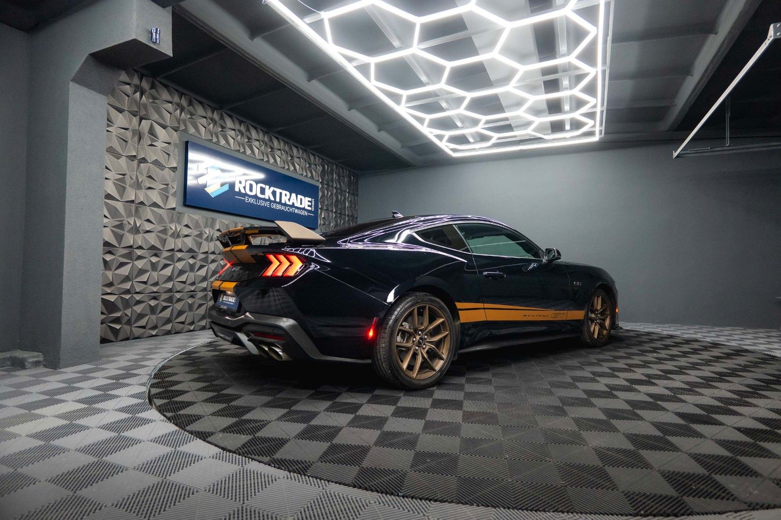 Fahrzeugabbildung Ford Mustang Fastback 5.0 Ti-VCT V8 Dark Horse 6-Gang