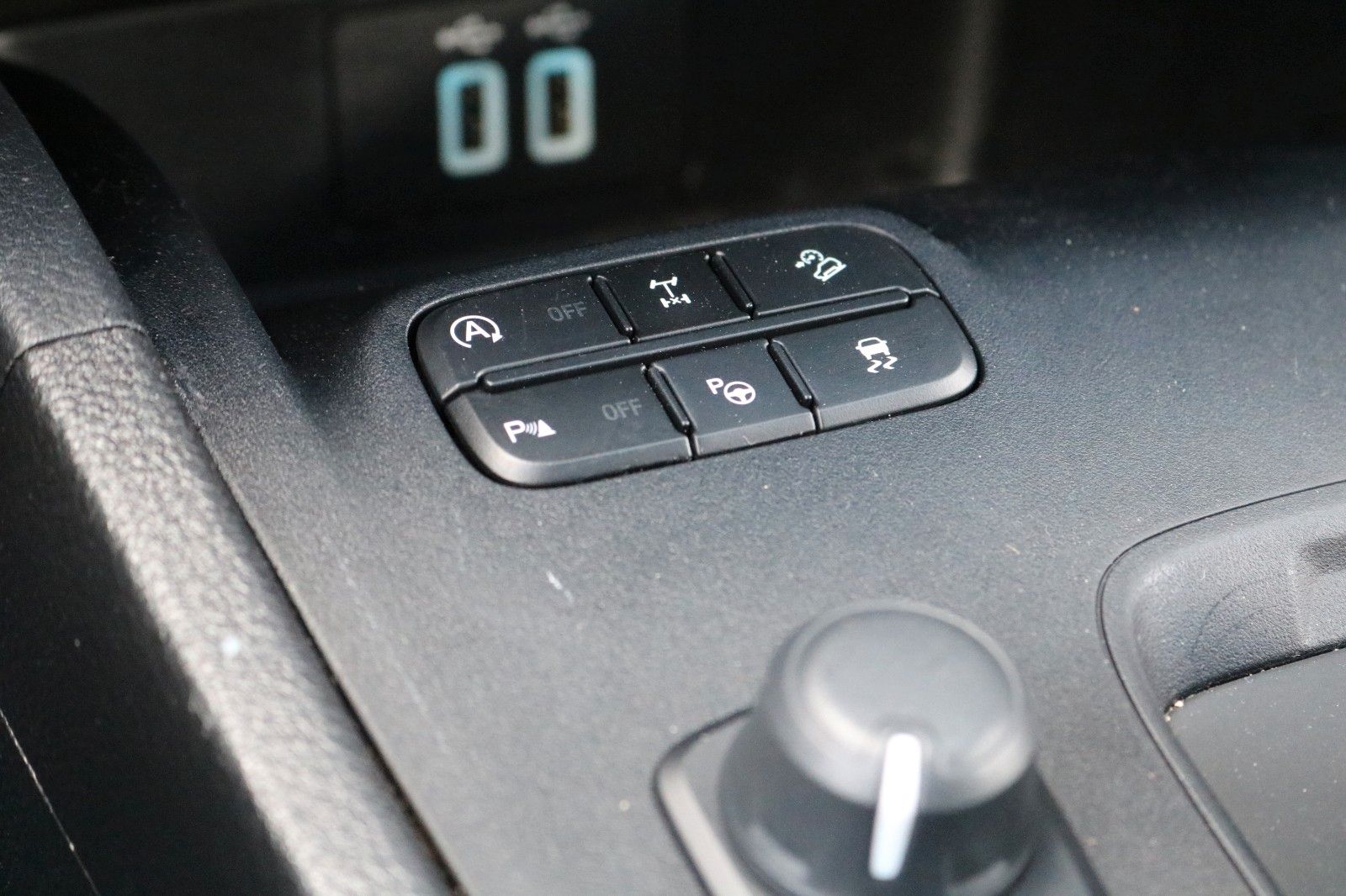 Car Image 38