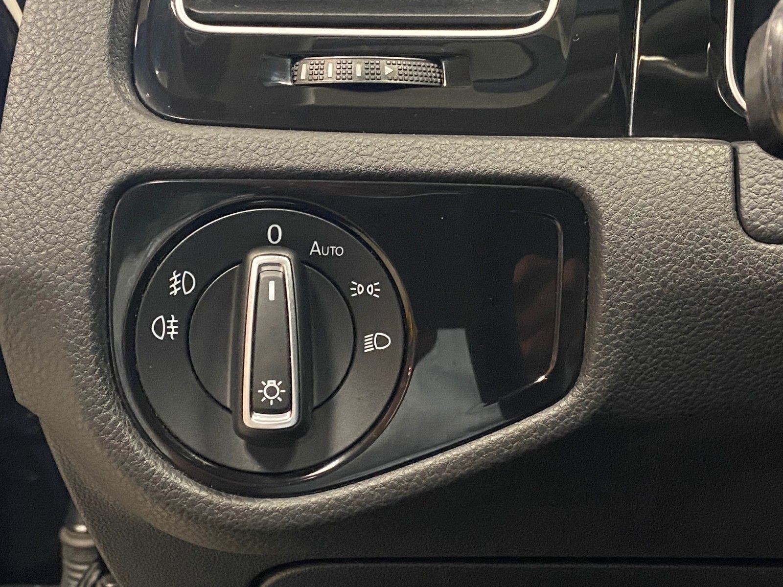 Fahrzeugabbildung Volkswagen Golf  7 1.4 TSI Highline+NAVI+LED+ergoActive+ACC