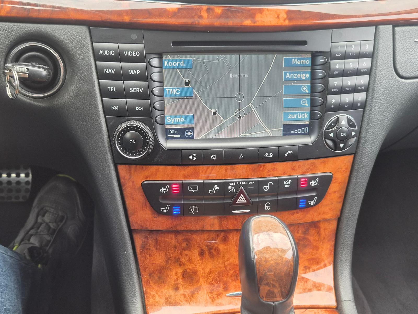 Mercedes-Benz E350 2005 — photo 19