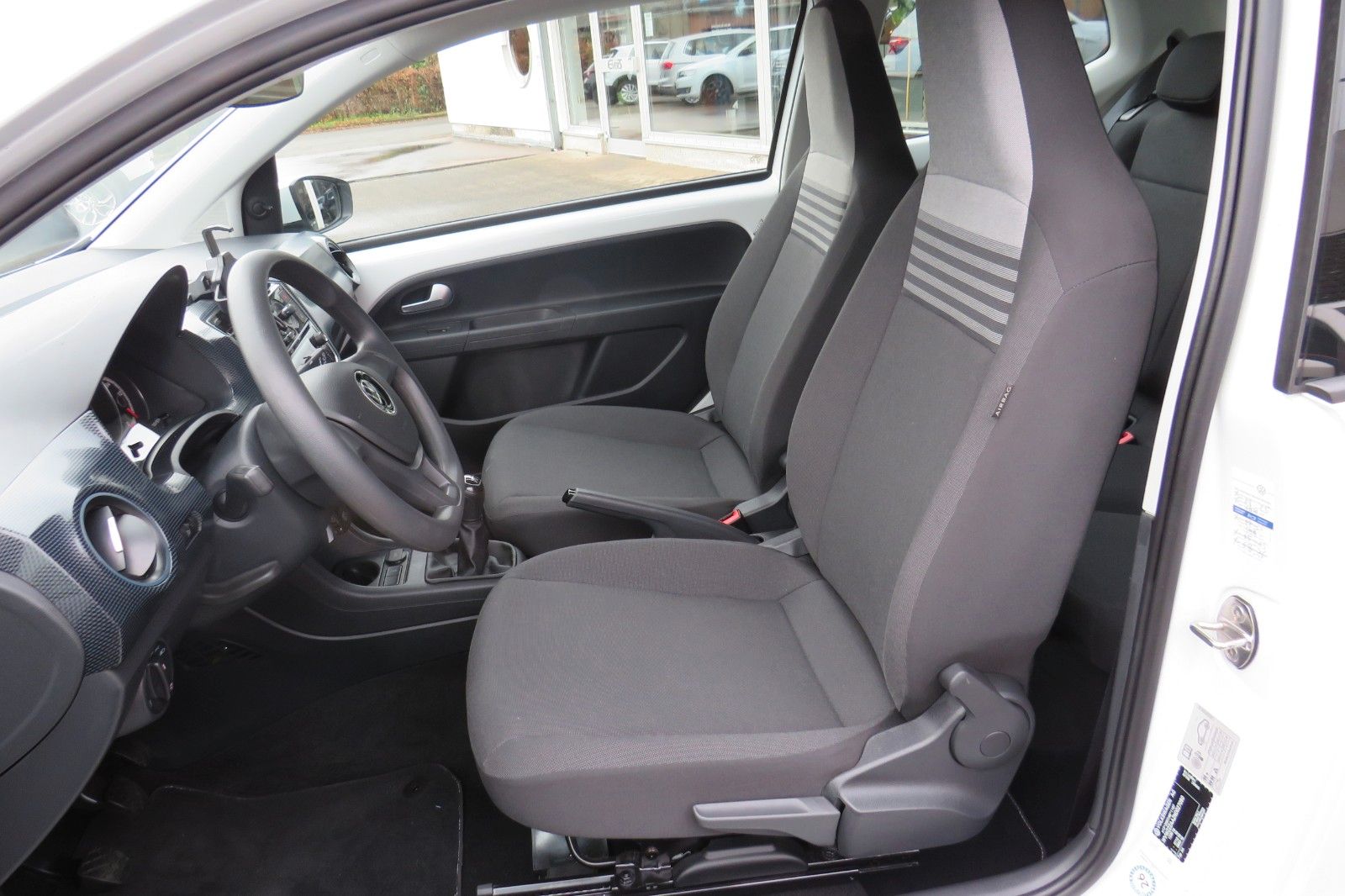 Fahrzeugabbildung Volkswagen up! KLIMA TELVOR MAPS&MORE TELVOR. 1.HD