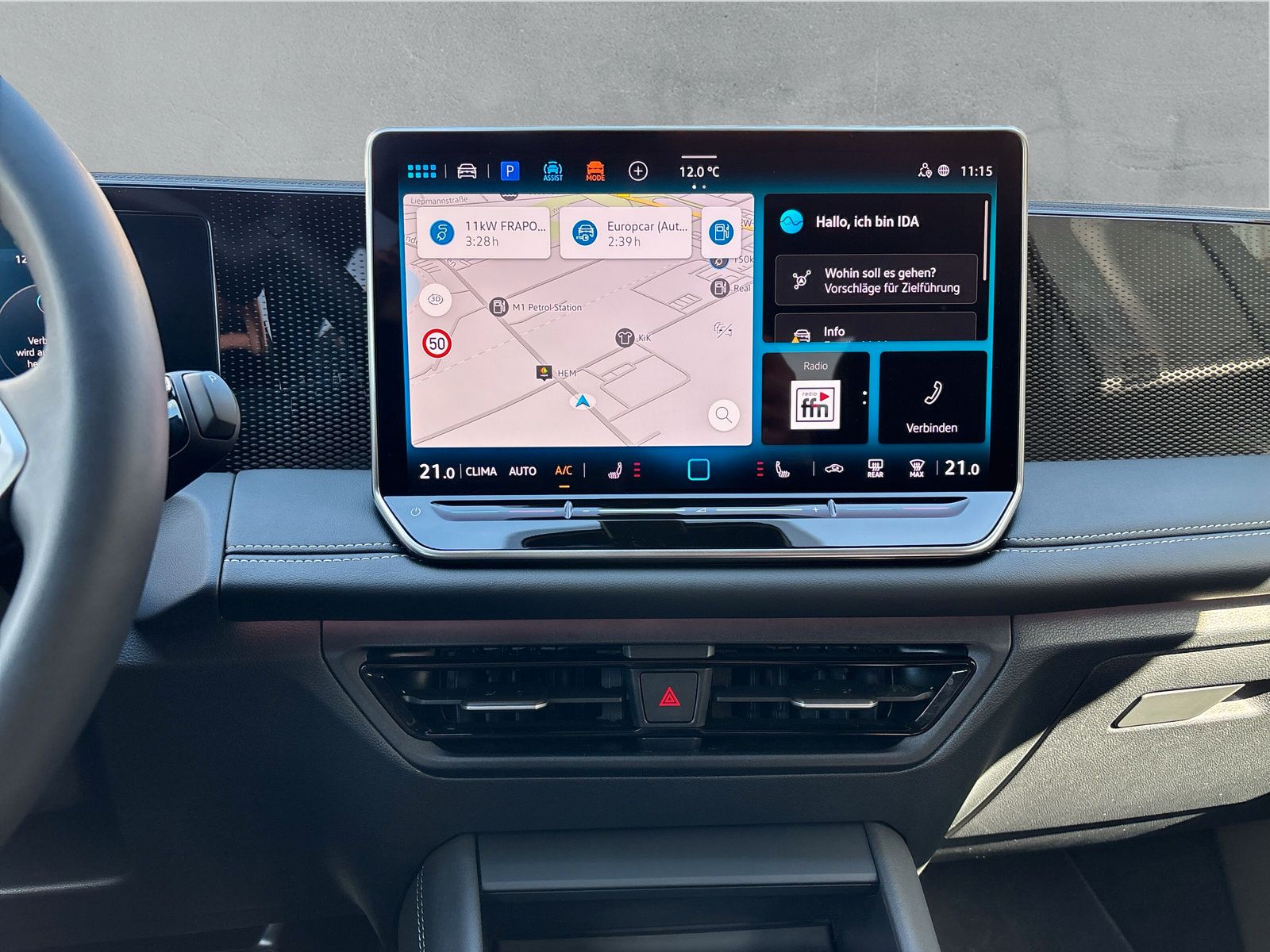 Fahrzeugabbildung Volkswagen Tiguan 2.0 TDI Life HuD AHK Keyless IQ-Light