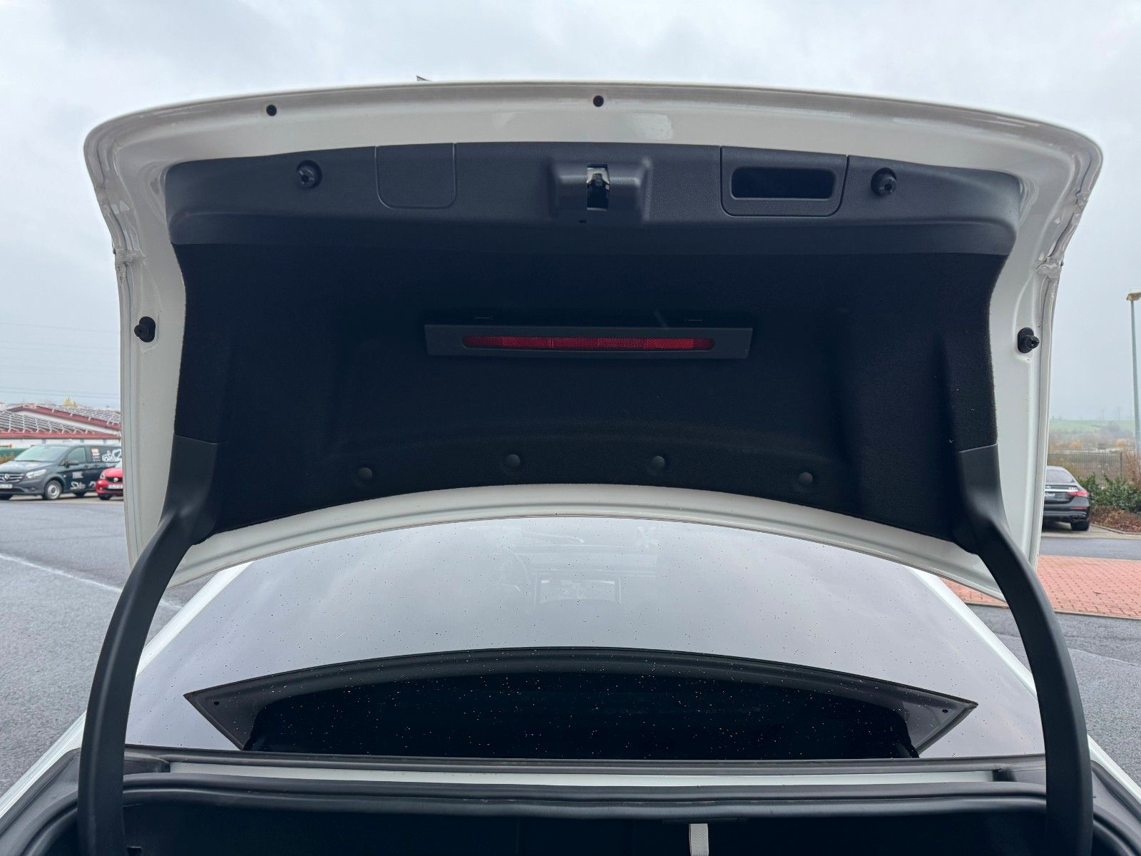 Fahrzeugabbildung Mercedes-Benz E 450 4M Avantgarde+Pano+DistrPro+Digital+360