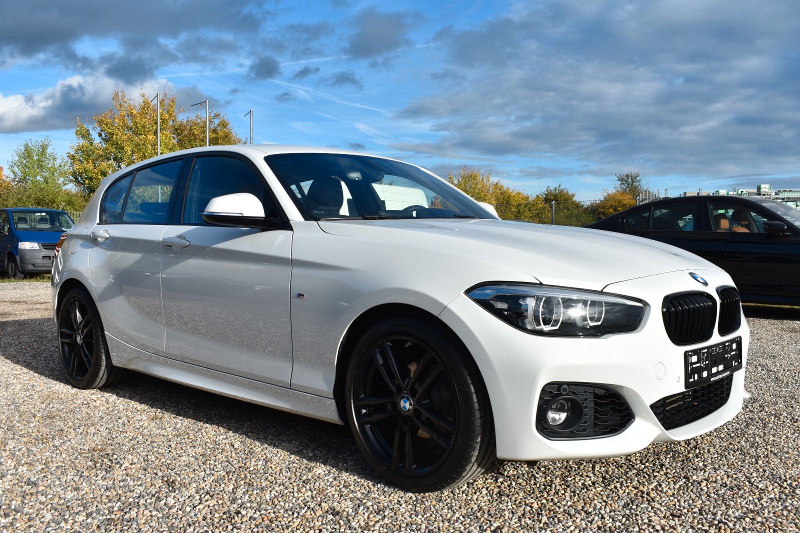 Fahrzeugabbildung BMW 118i Lim. Edition M Sport Shadow Navi Leder LED