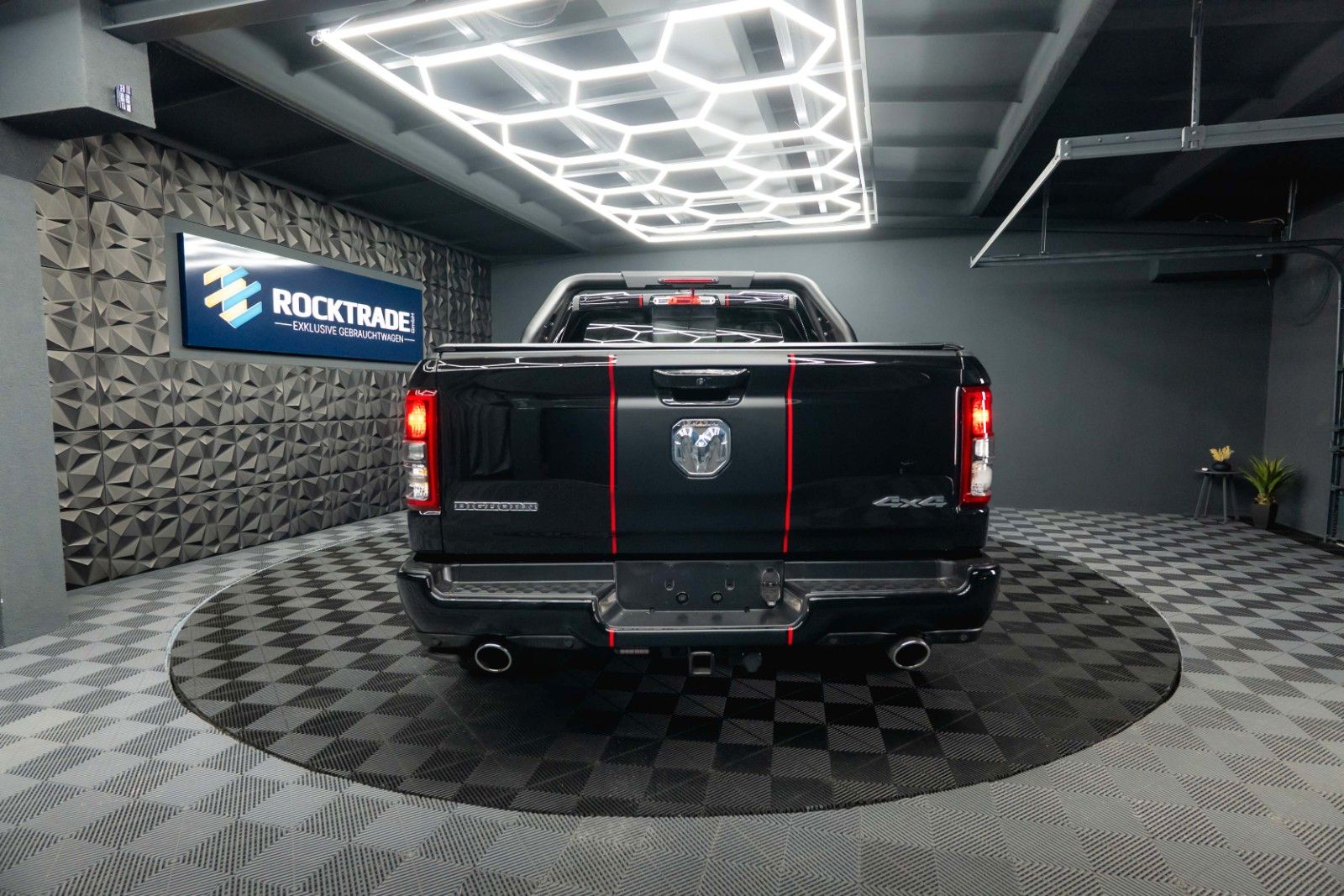 Fahrzeugabbildung Dodge RAM 5.7 V8 HEMI 4x4 OFFROAD Night-Paket LONGBED
