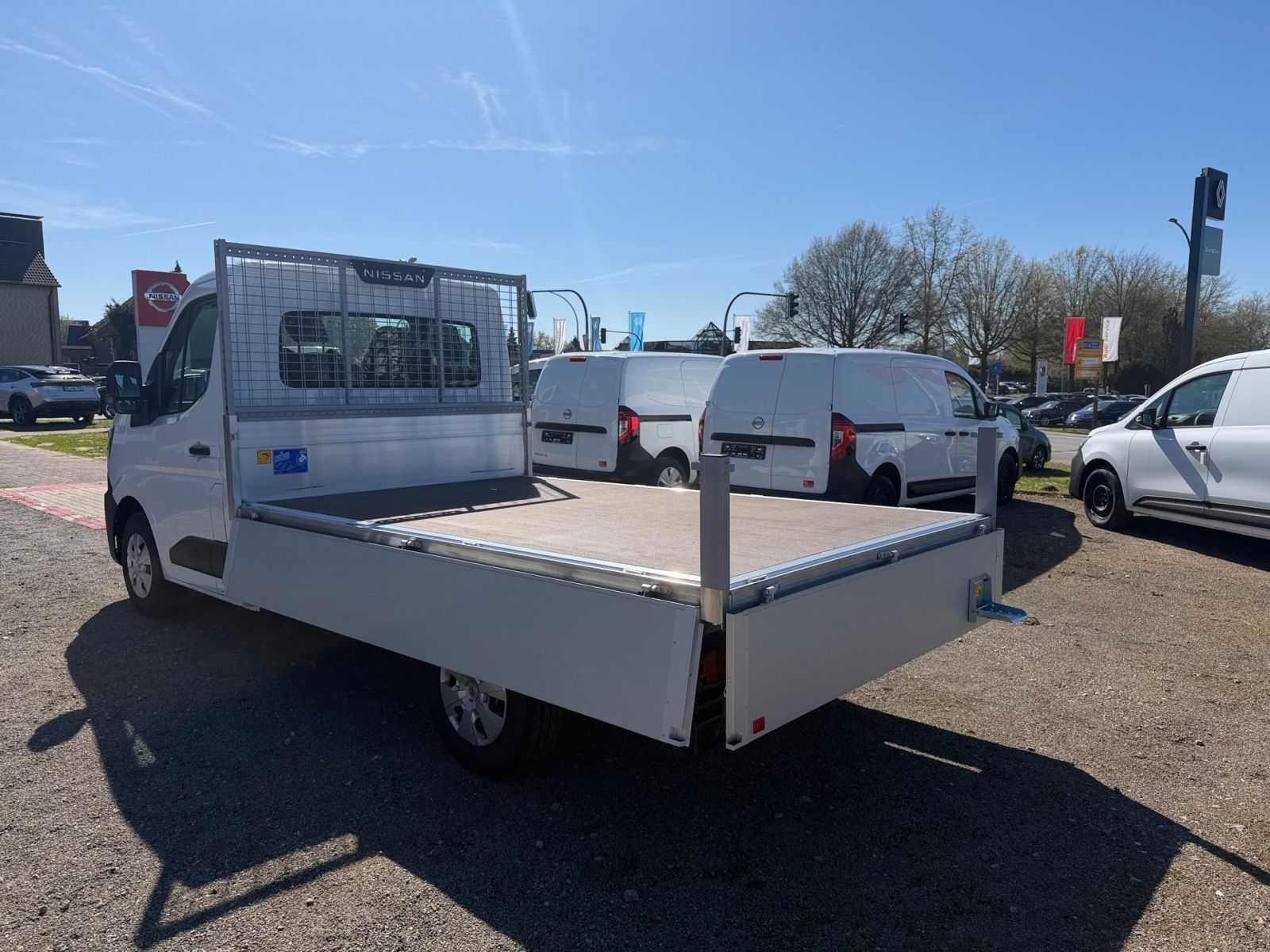 Fahrzeugabbildung Nissan Interstar Pritsche L2H1 3,5t *AHK*RFK*Winter*Kom