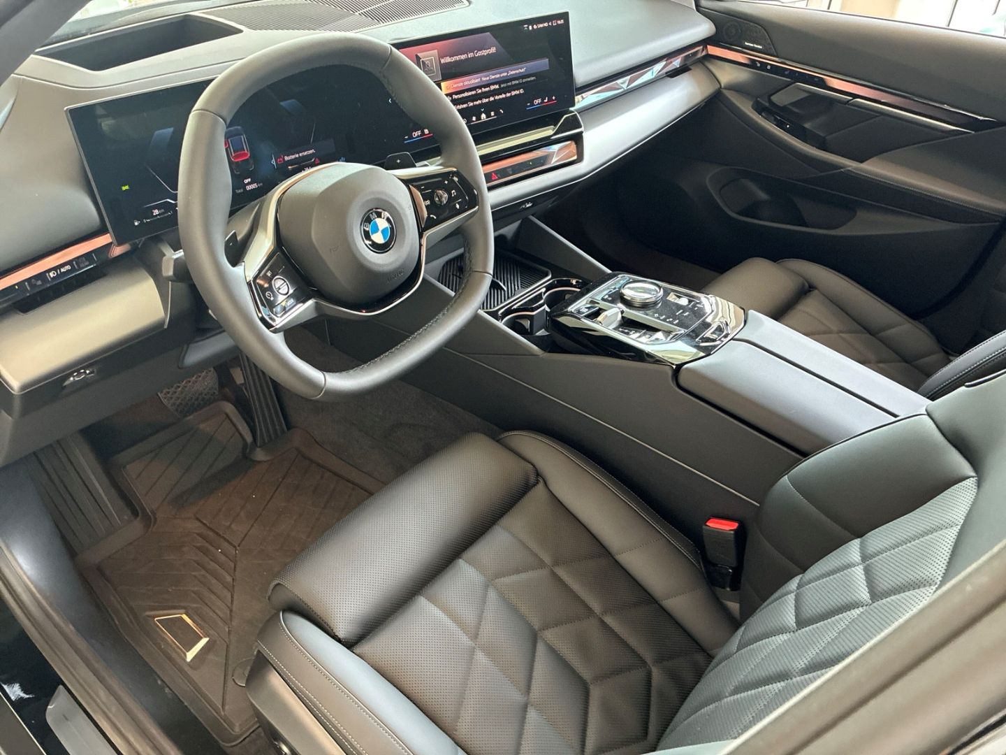 BMW 520 d xDrive Tour. *UPE 80.900* HUD DA+ PA+ AHK  imagem 3