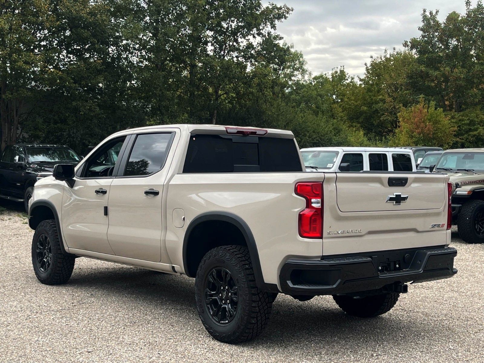 Vehicle photo 5