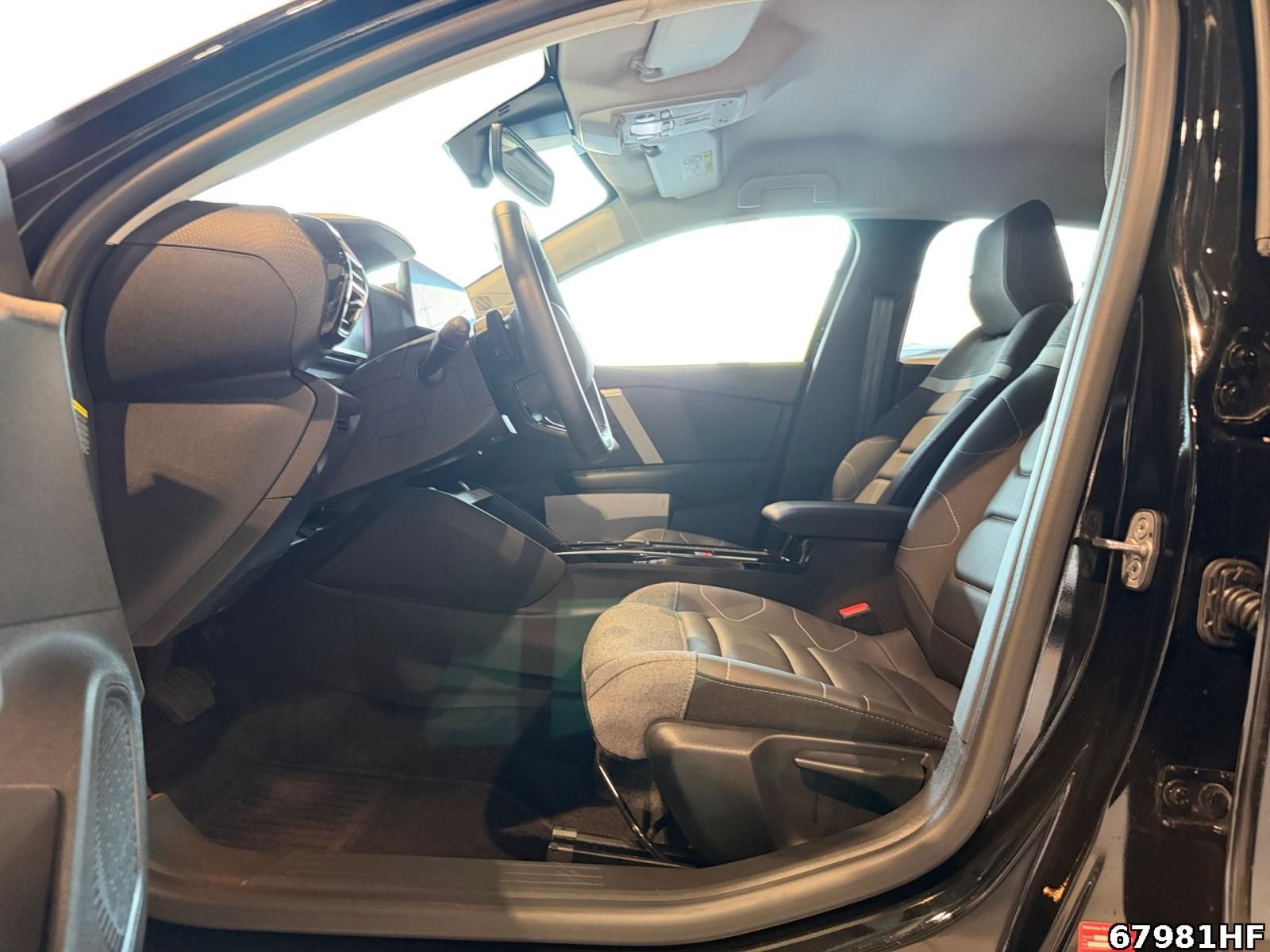 Fahrzeugabbildung Citroën C4 Pure Tech 130 S&S EAT8 Shine *SHZ*PDC*LED*