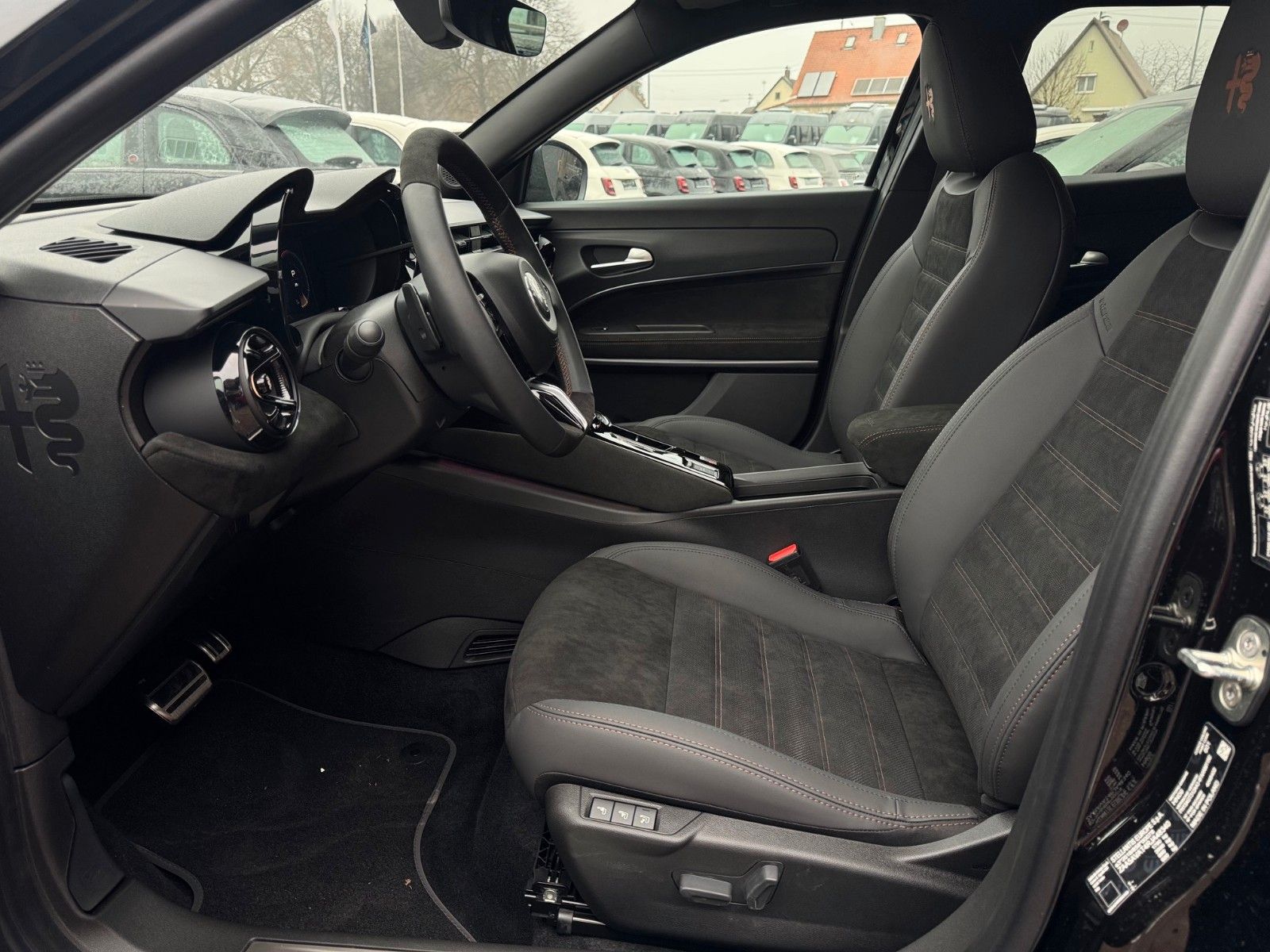 Fahrzeugabbildung Alfa Romeo Junior Ibrida 1.2 Intensa Automatik Navi Kamera