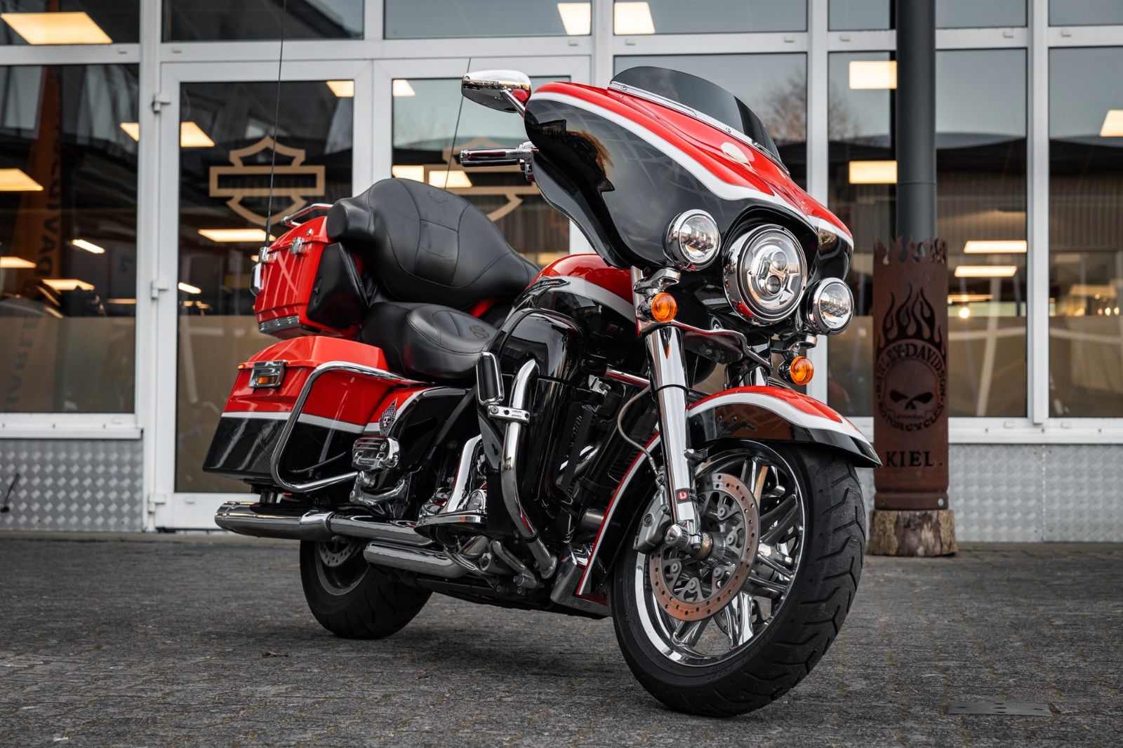 Fahrzeugabbildung Harley-Davidson CVO FLHTCUSE Ultra Classic Electra Glide