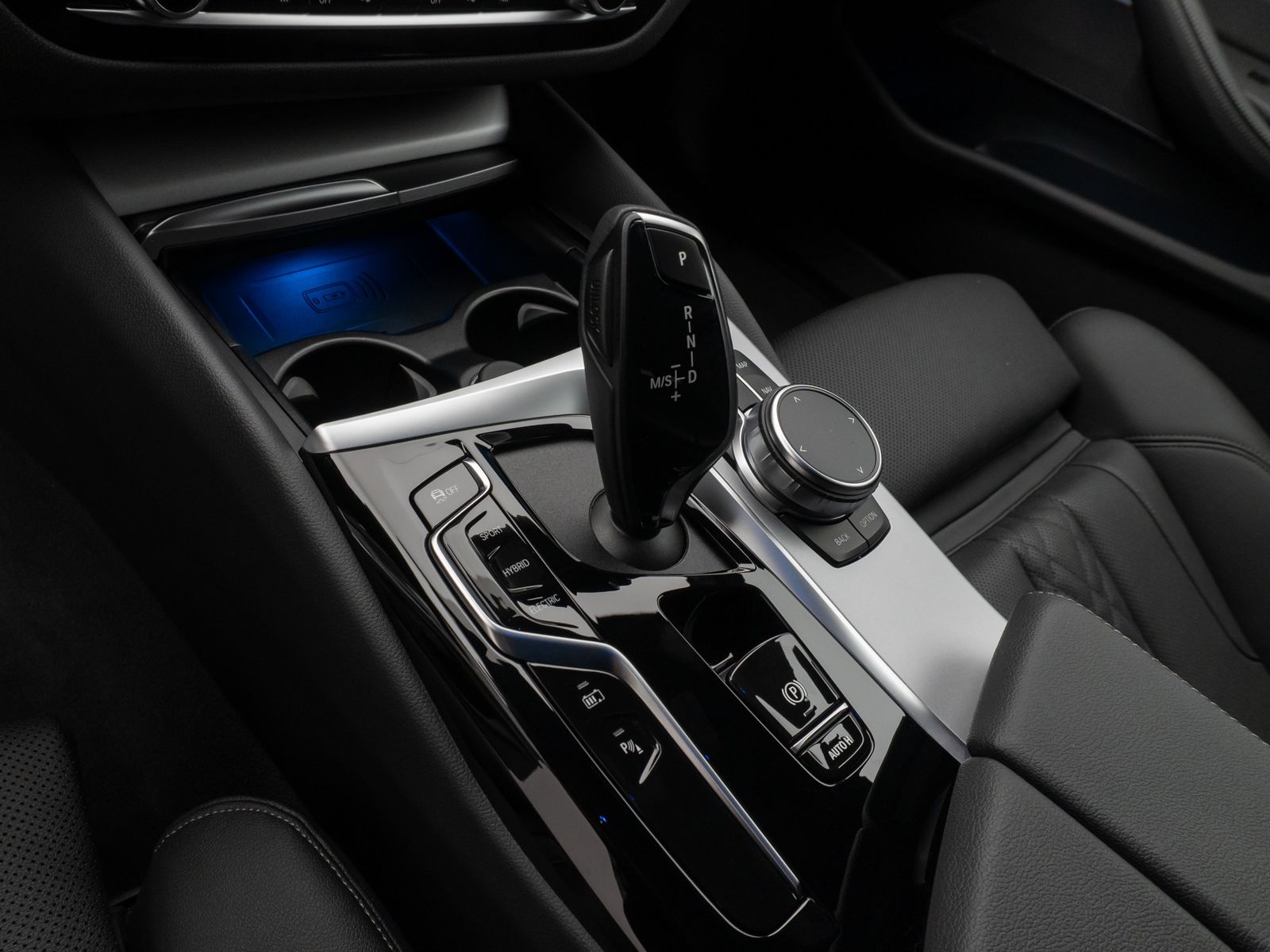 Fahrzeugabbildung BMW 530e HUD Laser DAB Kamera H/K AHK Alarm Sport