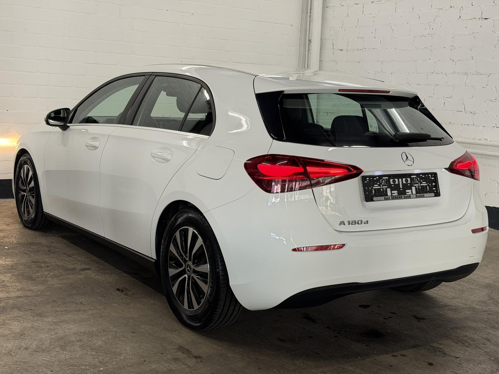 Mercedes-Benz A-Class d 8G-DCT Entry / RFK / NAVI / CarPlay, миниатюра 6