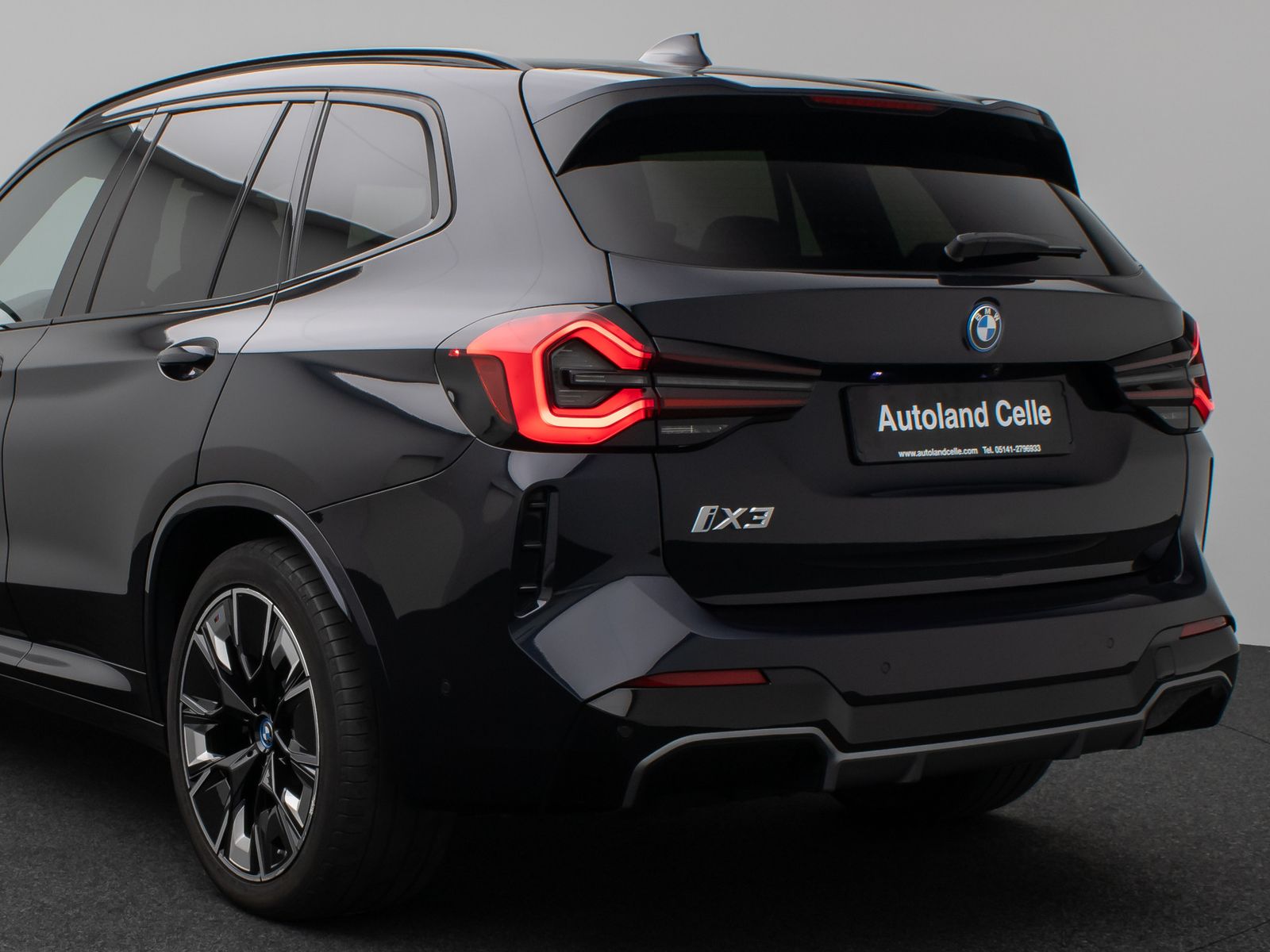 Fahrzeugabbildung BMW iX3 M Sport Impressive Panorama 360° HUD DAB H/K