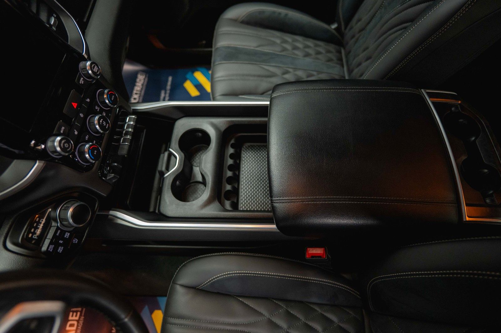 Fahrzeugabbildung Dodge RAM 5.7 V8 HEMI 4x4 OFFROAD Night-Paket *LED*19%