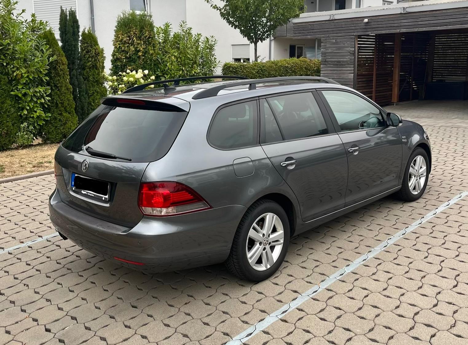 Volkswagen Golf 2013 — rear view