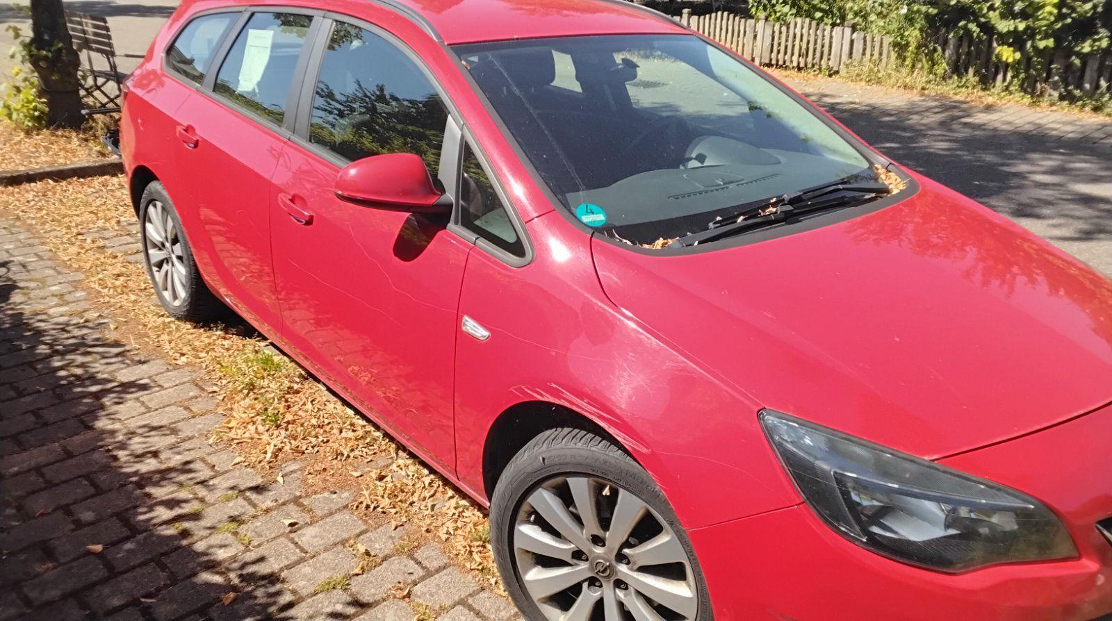 Opel Astra 2013 — interior