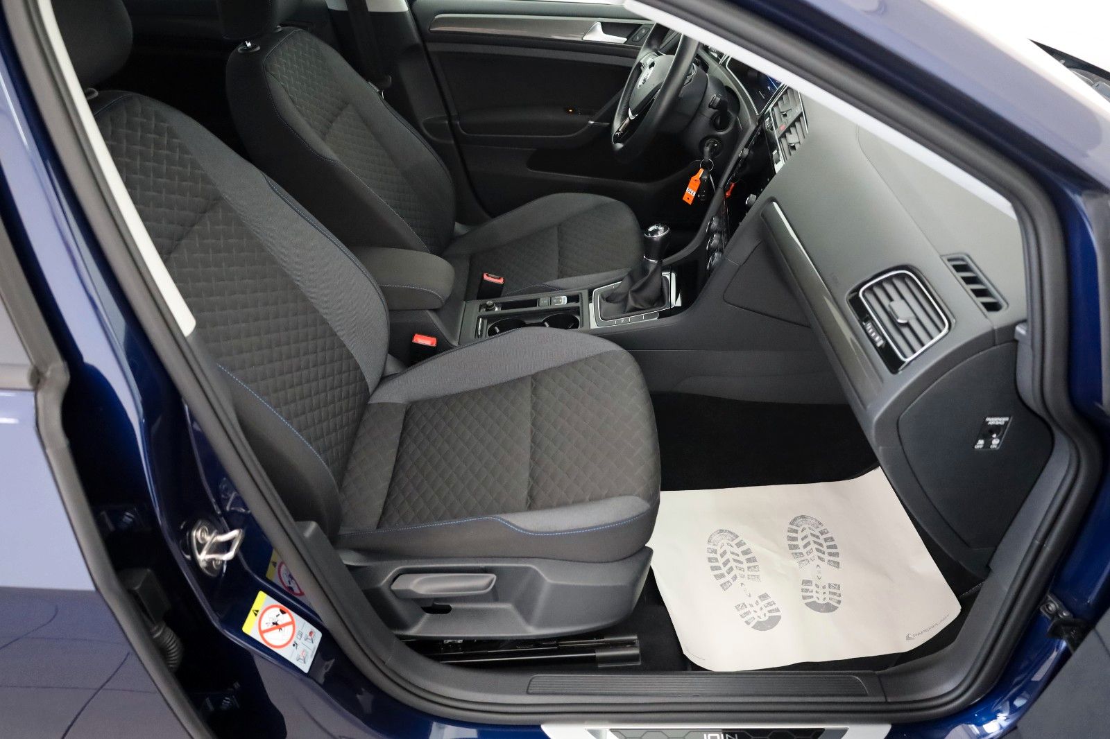 Fahrzeugabbildung Volkswagen Golf VII Lim. Join R-line, Navi,SH,ACC, SR+WR