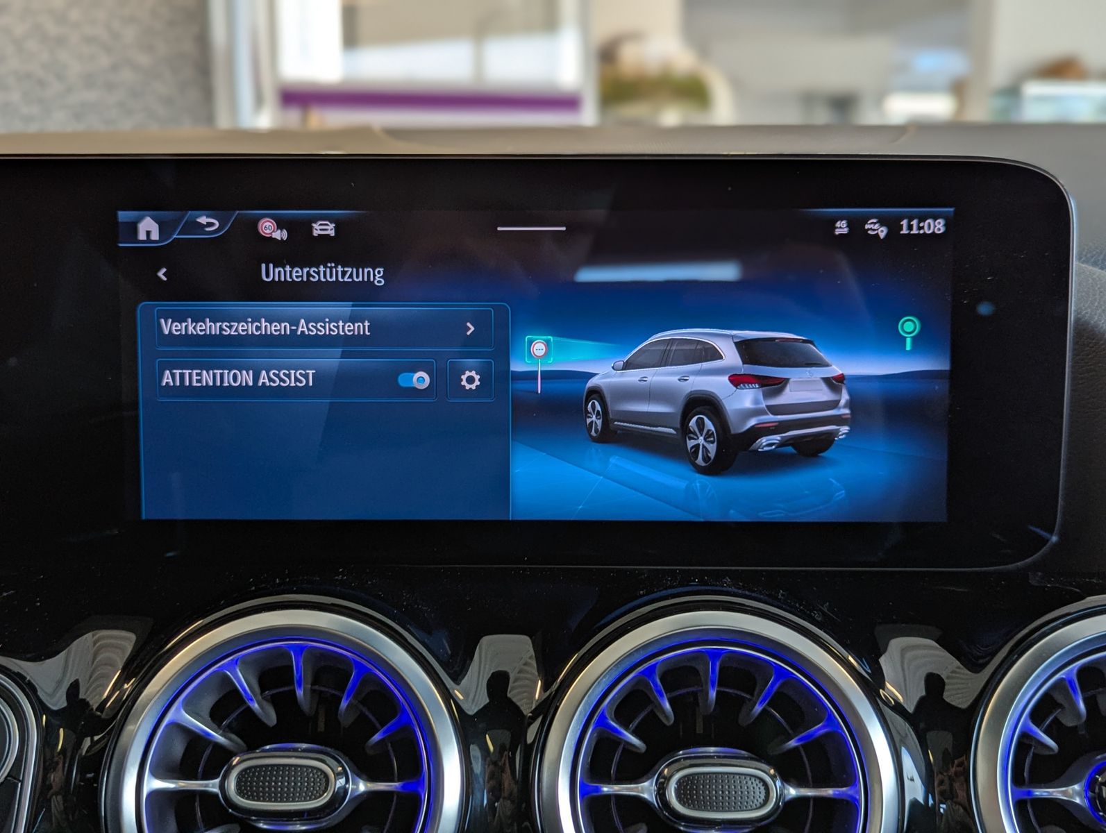 MERCEDES-BENZ GLA 200 AMG Multib. Distronic MBUX Pano AHK 360° - Image 31
