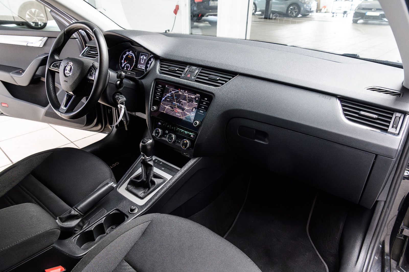 Fahrzeugabbildung SKODA Octavia Combi Tour 1.0 +NAVI+LED+el.Heckkl.+MFL