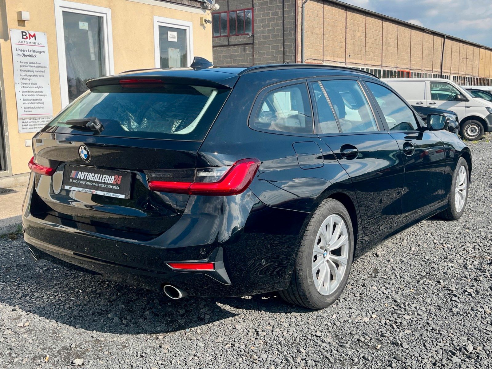 Fahrzeugabbildung BMW 318d Tour Navi Leder Kamera HUD Alarm SPORTSITZE