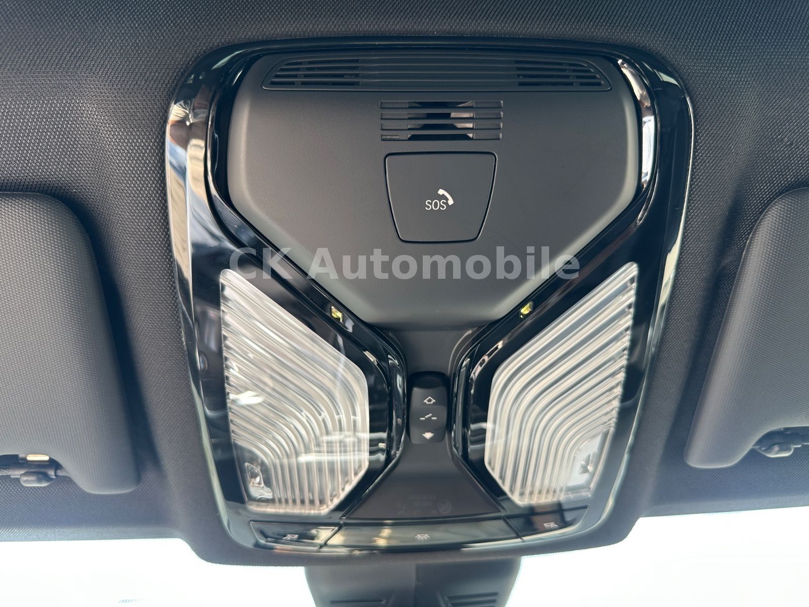 Fahrzeugabbildung BMW 320d xDrive M-Sport/Widescreen/Navi/Pano/LED/AHK