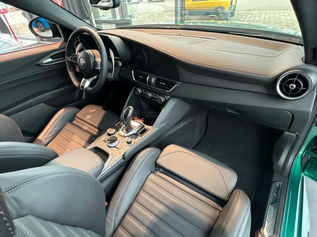 ALFA ROMEO Giulia Quadrifoglio harman/kardon KarbonPaket