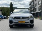 Volkswagen Touareg 3.0 V6 TDI 170kW 4MOT Tiptr. R-Line ... - Volkswagen Touareg mit Diesel-Antrieb: Silber, mit Apple Carplay
